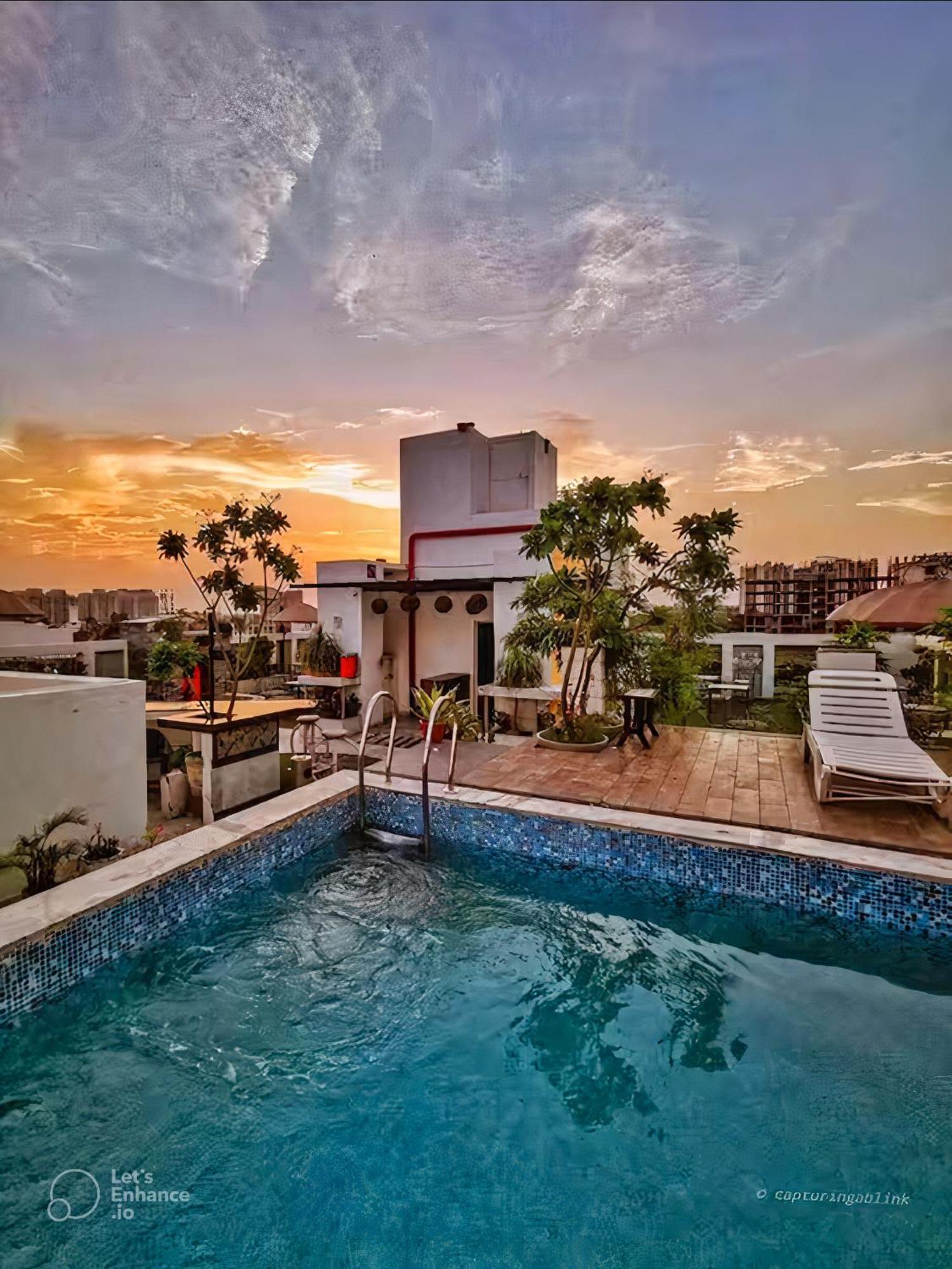 Hotel Sahibs Lighthouse - Swimming Pool Агра Экстерьер фото